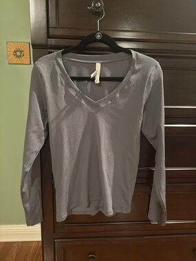 Athleta Women's Renew Long-Sleeve Ribbed V-Neck Top - Lavender Gray Size M